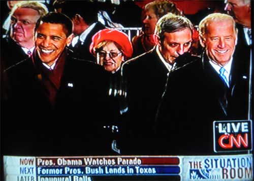 Barack Obama og Joe Biden smiler fra øre til øre